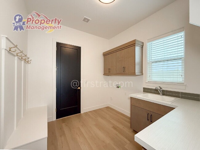 Building Photo - 3024 E Parulo Dr