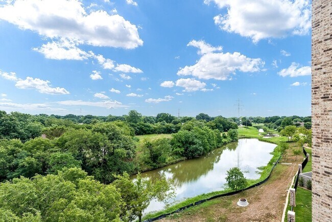 Building Photo - 770 N Plano Rd