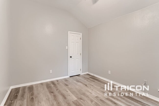 Building Photo - 1705 Alpine Dr