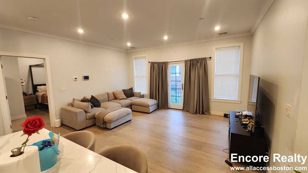 Building Photo - 32 Cummins Hwy