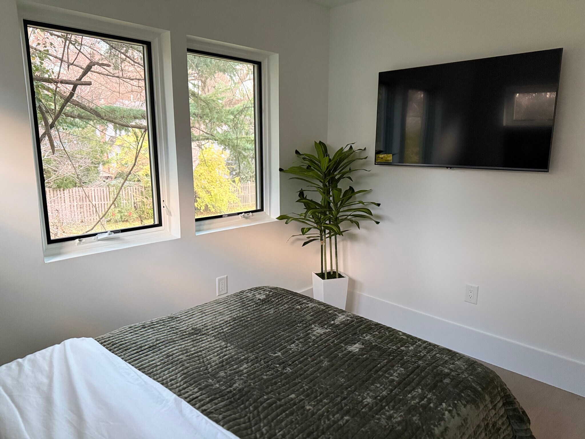 Building Photo - 4803 Butterworth Pl NW