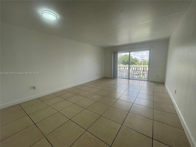 Building Photo - 15221 NE 6th Ave