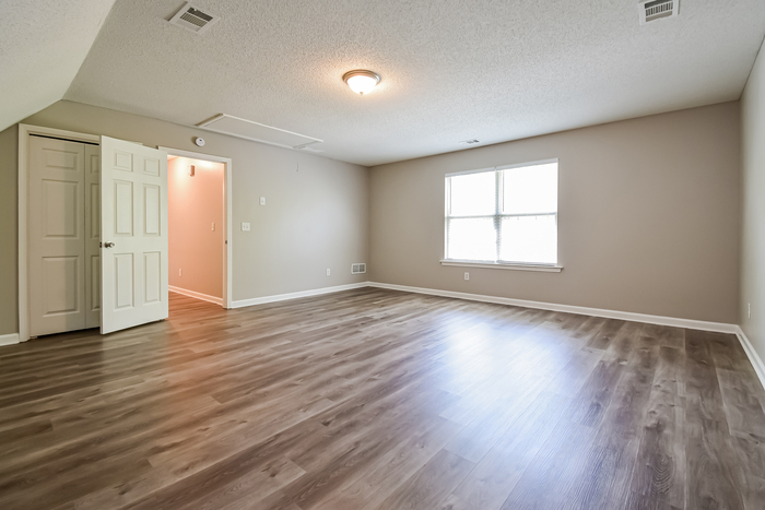 Building Photo - 5144 Meadows Lake Dr