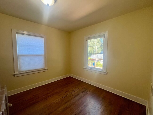 Building Photo - Updated 1920s 4BD