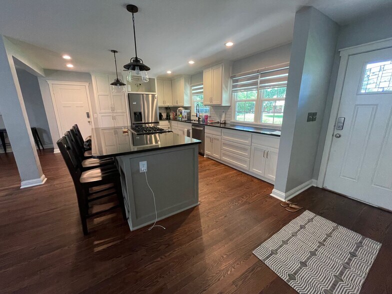 Building Photo - 1012 Elmwood St