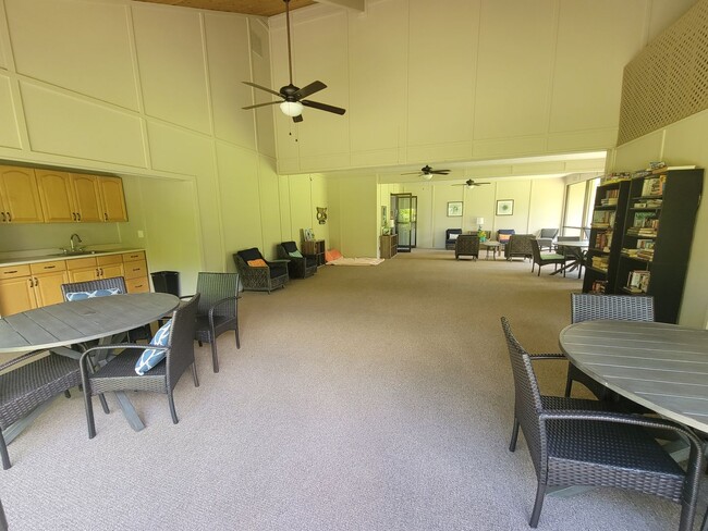 Building Photo - Turned key Fully Furnished Condo