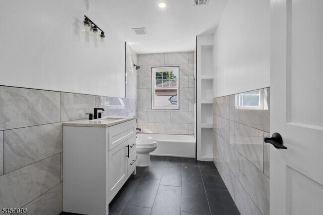 Building Photo - 144 N 14th St