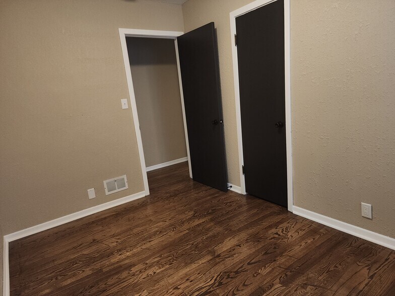 Building Photo - 1702 Clark Ave