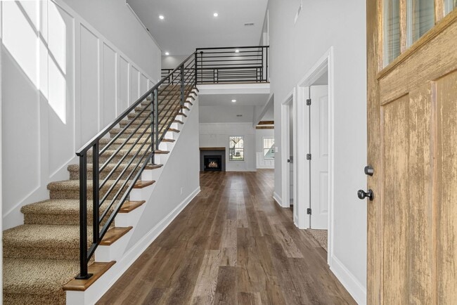 Building Photo - Pet Friendly Four Bedroom with Bonus!