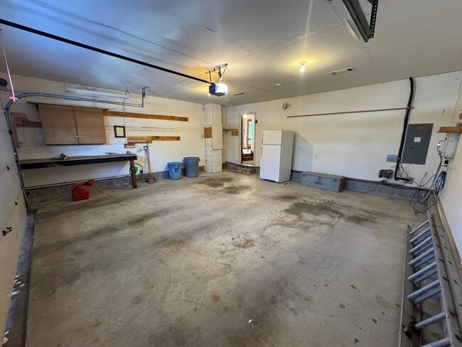 Building Photo - 651 Aldrich Rd