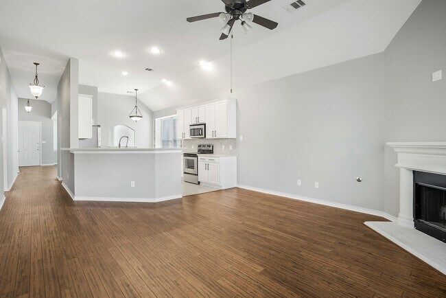 Building Photo - 2824 Mission Tejas Dr