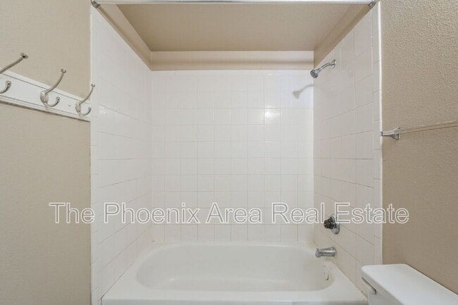 Building Photo - 1556 W Peralta Ave