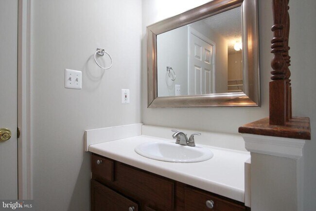 Building Photo - 14126 Red River Dr