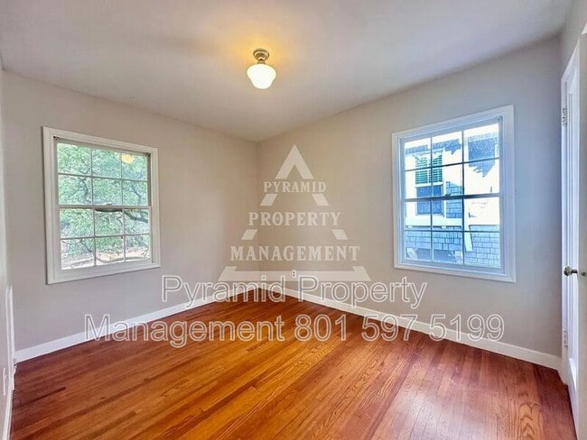 Building Photo - 1409 E Redondo Ave
