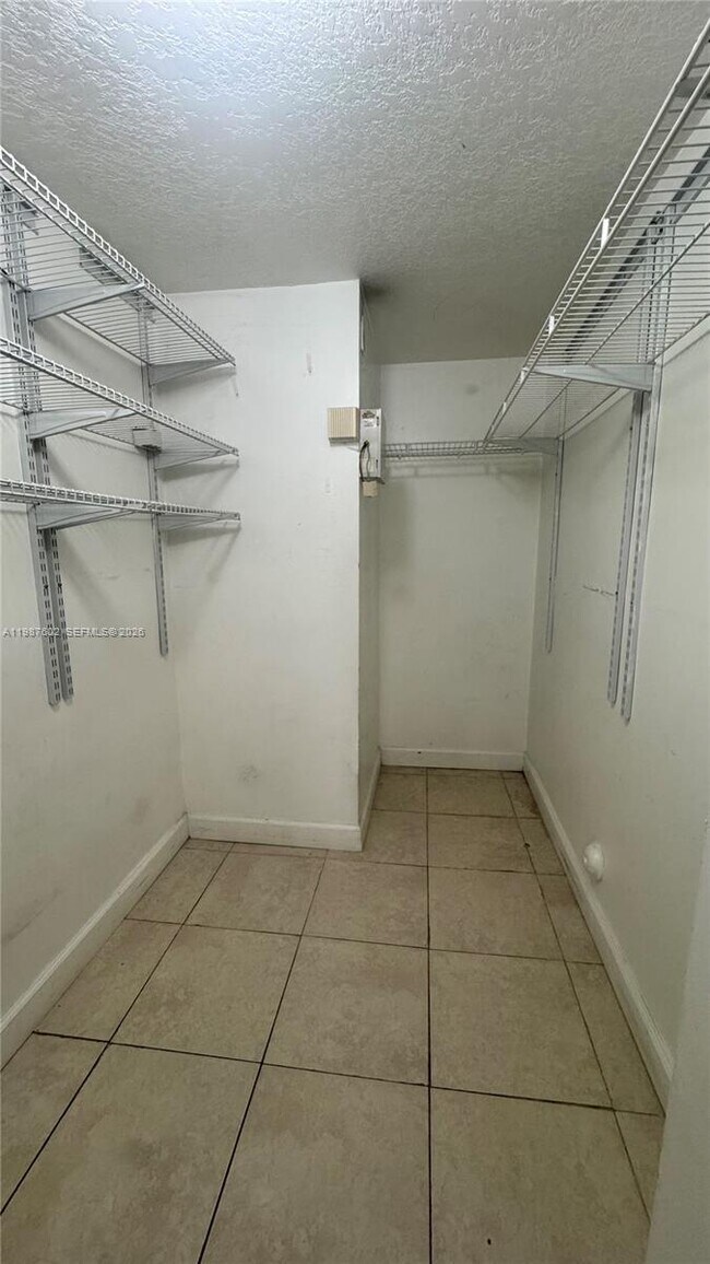 Building Photo - 1260 SE 31st Ct