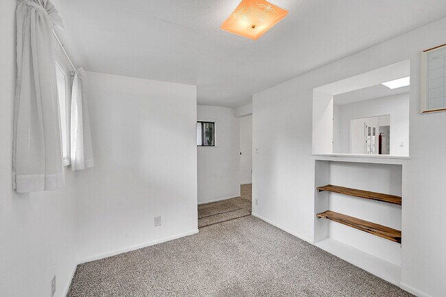 Building Photo - $2,300.00 - 2 Beds, 1 Bath, Single Family ...