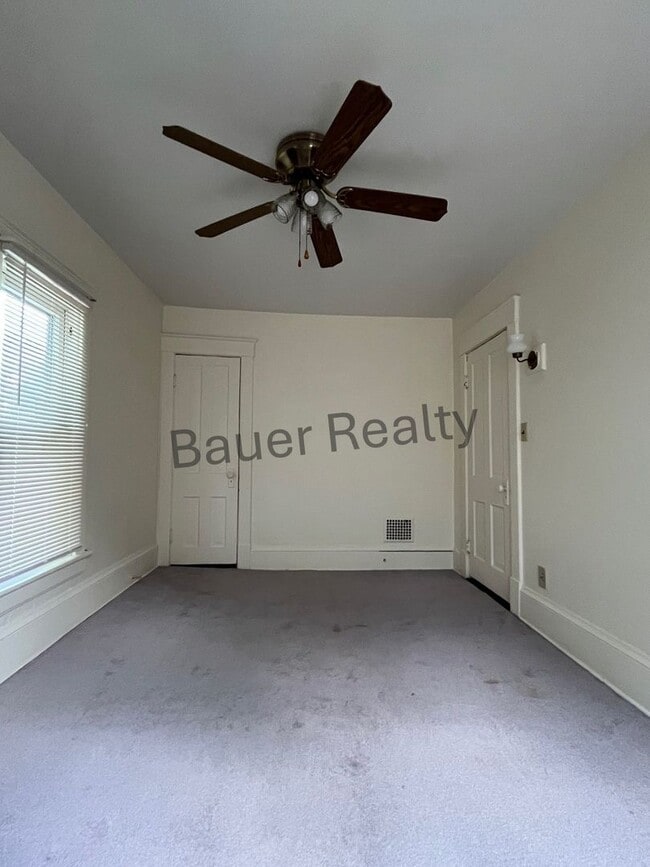 Building Photo - Three Bedroom Near Brookside Park