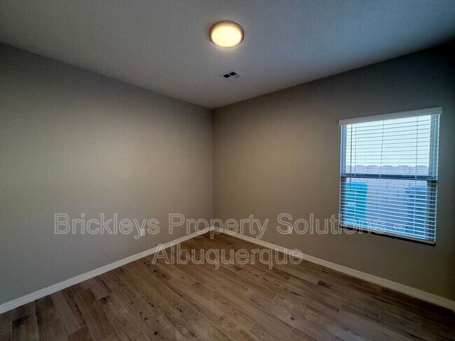 Building Photo - 3969 Kodiak Rd NE