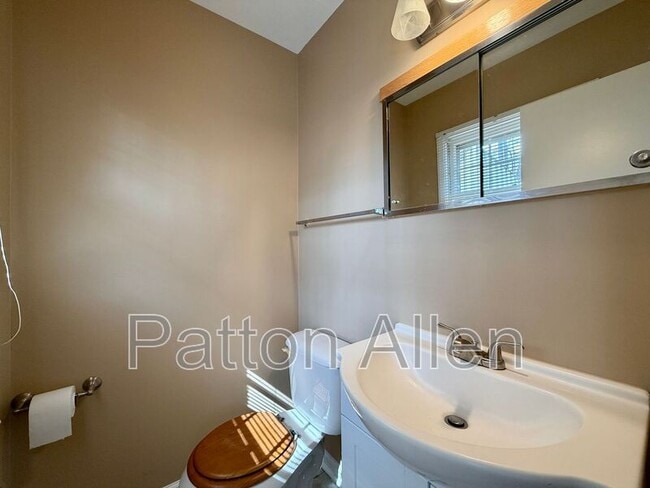 Building Photo - 12 W Haith Dr