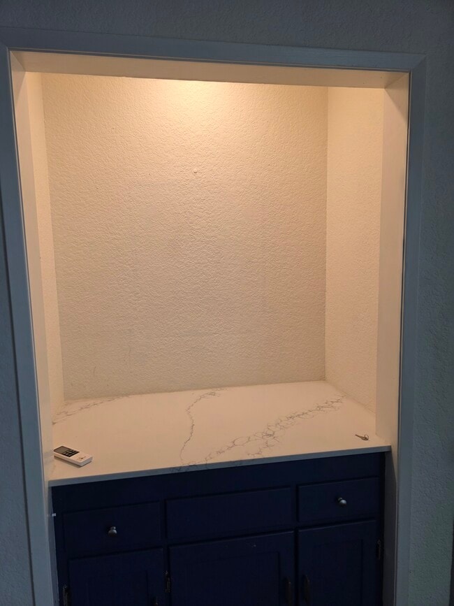 Building Photo - 316 E Imperial Ave