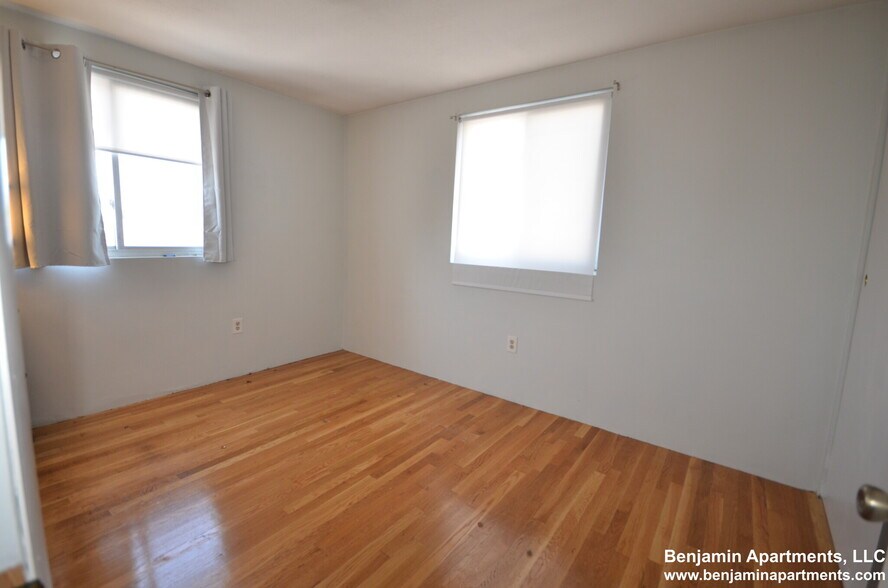 Building Photo - 373 Dorchester St