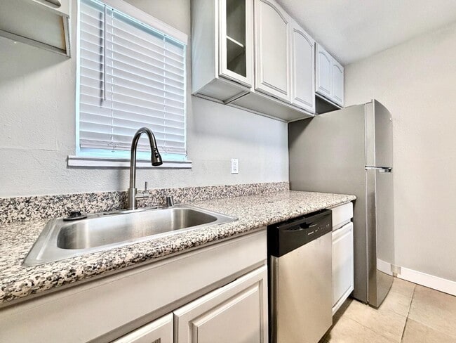 Building Photo - 1819 W St