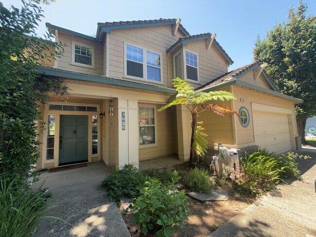Building Photo - Spacious East Davis Home available in July!