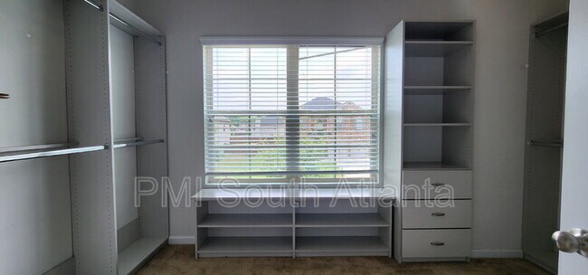 Building Photo - 633 Amrose Way