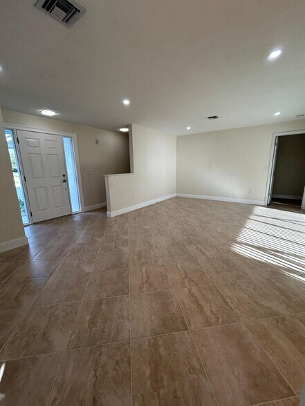 Building Photo - 4108 SE 8th Ave