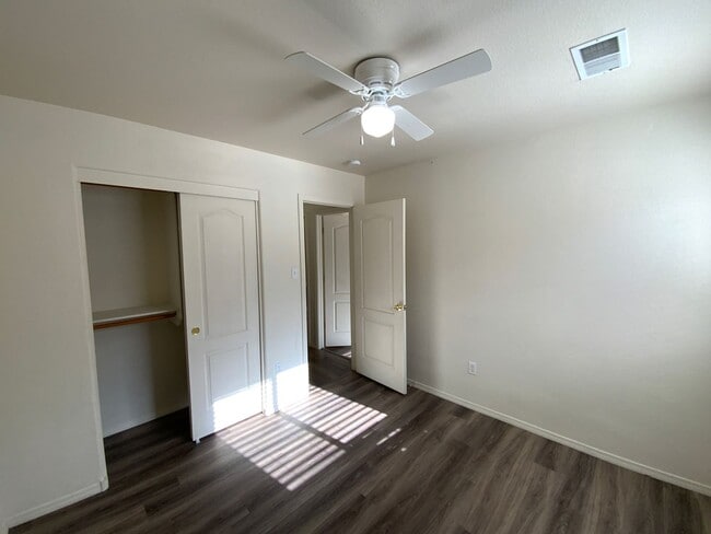 Building Photo - 4 Bedroom Single Story Home Available Near...