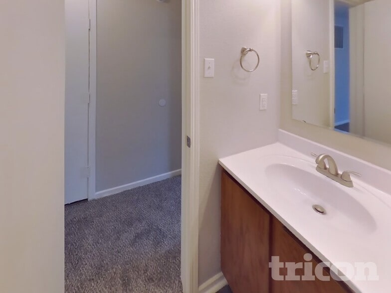 Building Photo - 454 Bourneside Dr