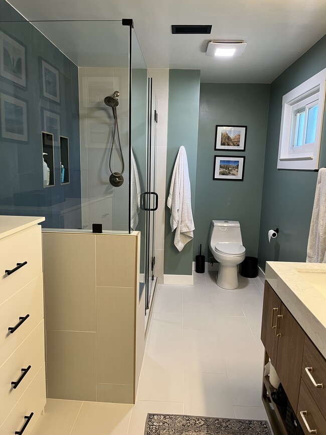 Building Photo - 4340 Snowberry Way