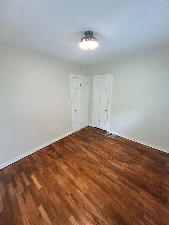 Building Photo - 1543 Gladstone Dr SE