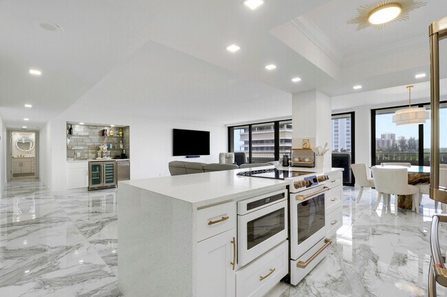 Building Photo - 5280 N Ocean Dr