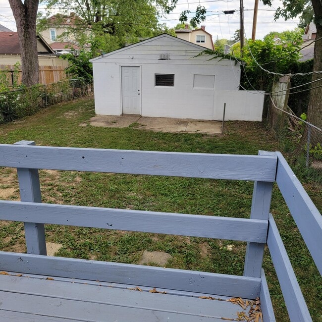 Building Photo - 438 S Powell Ave