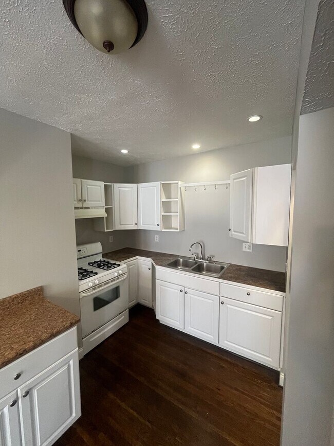 Building Photo - 55 Edmonds St