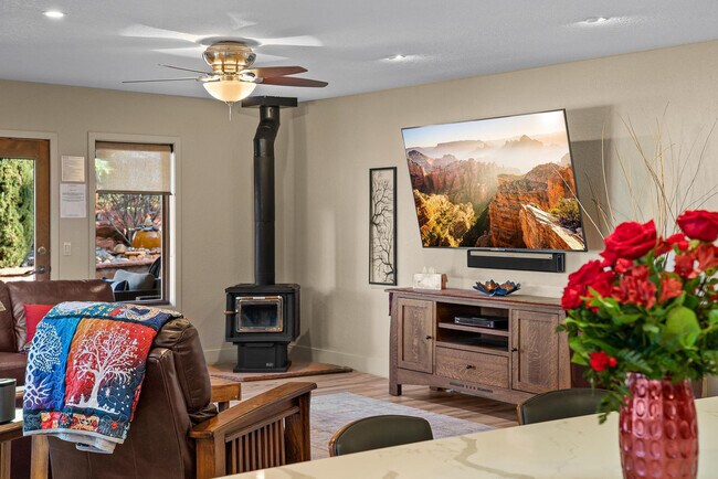 Building Photo - 77 Wild Horse Mesa Dr