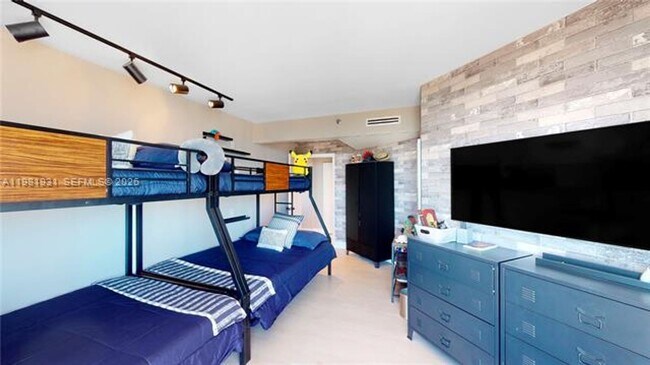 Building Photo - 1000 E Island Blvd