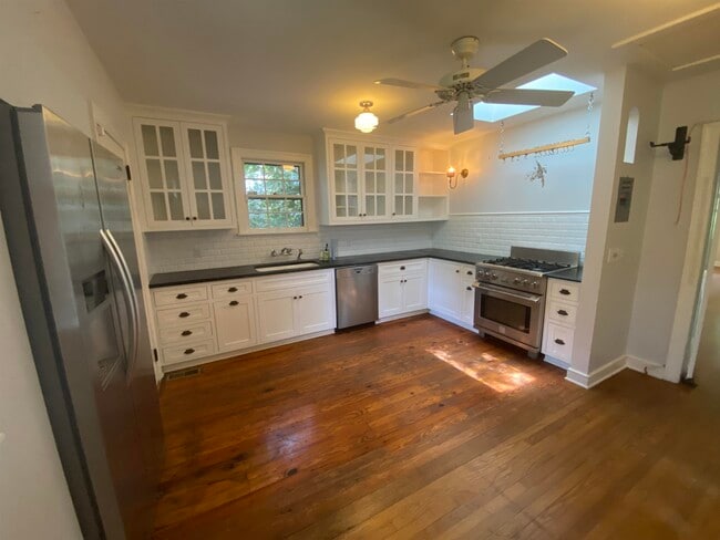 Building Photo - 518 McDaniel St