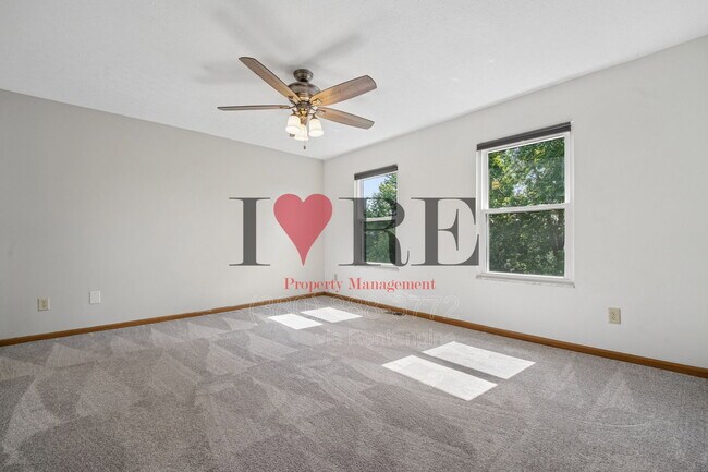 Building Photo - 3048 Hollybank Rd