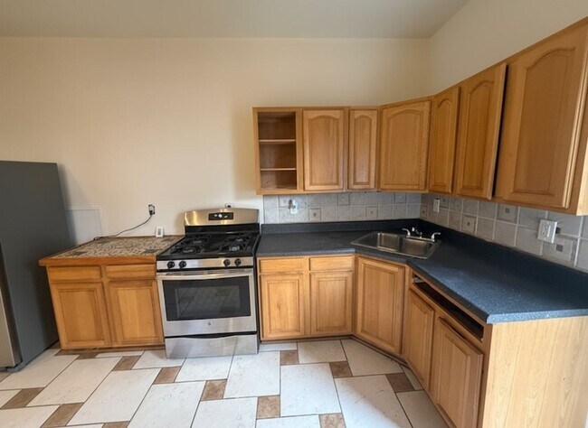 Building Photo - 1809 W Thompson St