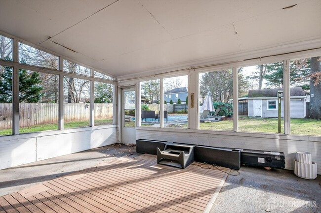 Building Photo - 15 Howell Ave