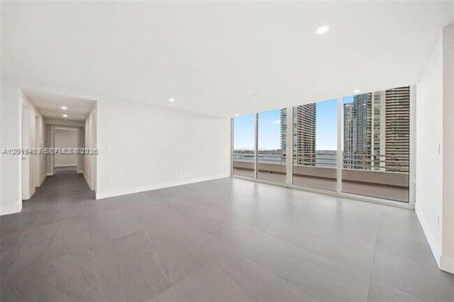 Building Photo - 555 NE 34th St