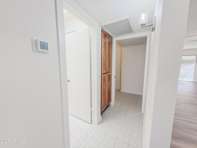 Building Photo - 2533 E Wagoner Rd