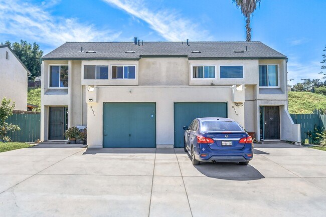 Building Photo - Modern 3BR Townhome | Garage + Driveway Parking | Yard | Pool | Pet Friendly | Move-In Ready