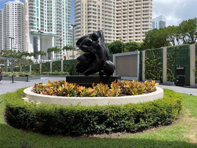 Building Photo - 540 Brickell Key Dr