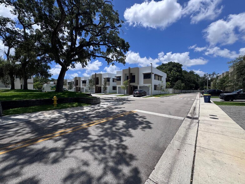 Building Photo - 5503 W Oak Way