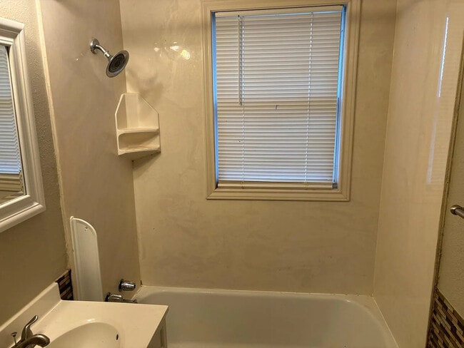 Building Photo - 2322 W Casado St