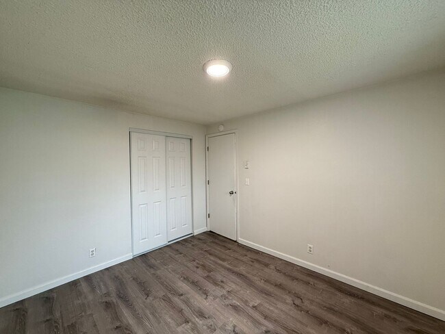 Building Photo - Thurston Charmer