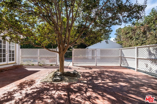 Building Photo - 4649 Sancola Ave